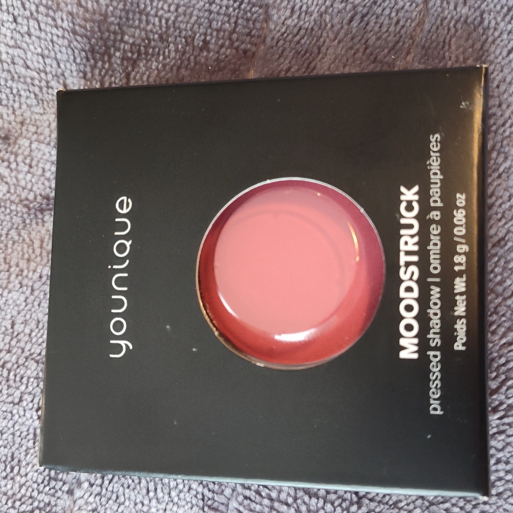 Younique New Moodstruck Pressed Shadow - JITTERY